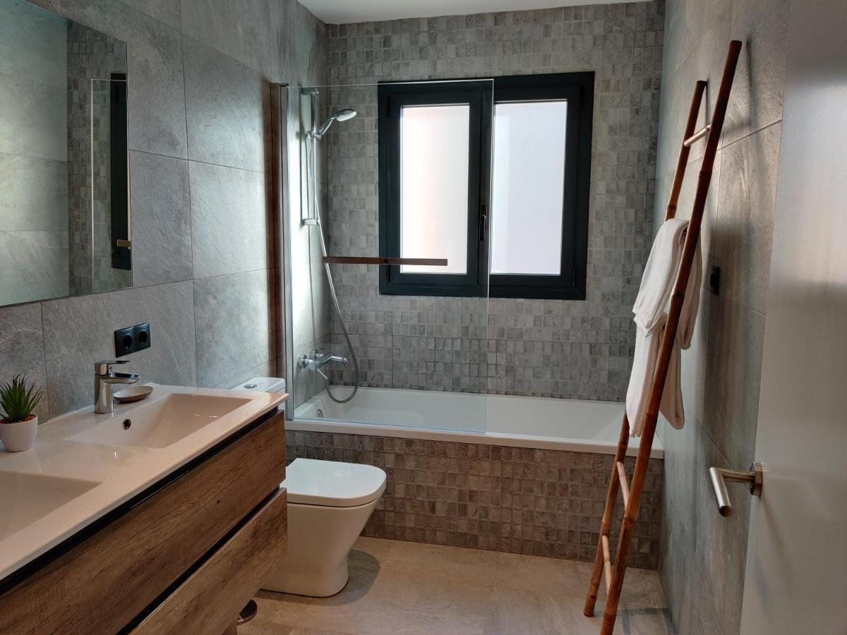 הוספיטלט דה יוברגאט Stylish Apartments Camp Nou מראה חיצוני תמונה